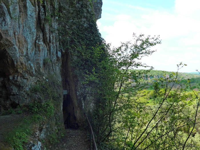 durch Freigraben dieses Spalts wurde die Höhle erst im 20. Jh. quasi von hinten geöffnet