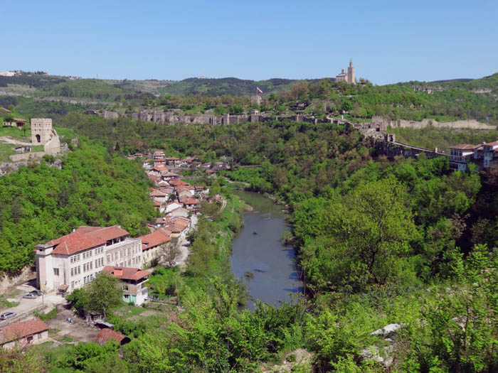 Blick vom Zentrum gegen O zur Tsarevets-Festung