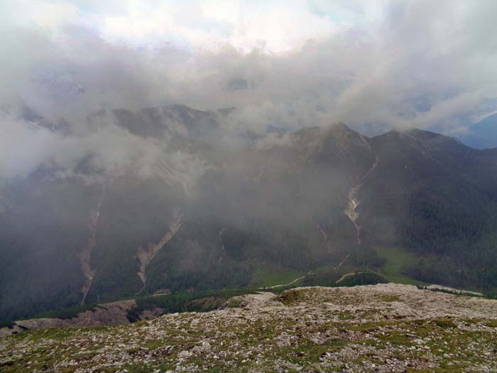 es wird langsam ungemütlich und wir machen uns an den Abstieg zurück zum Kofelpass