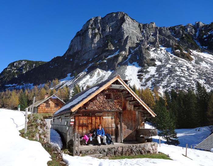 im NO der Vorderen Sandlingalm die Westwand, Schauplatz etlicher gewaltiger Bergstürze