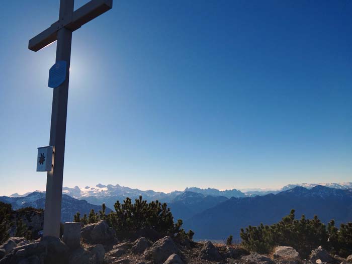 ... zum Sandlinggipfel; Blick gegen SSW auf Dachstein und Gosaukamm, ganz rechts die Kalmberge und dahinter das Tennengebirge