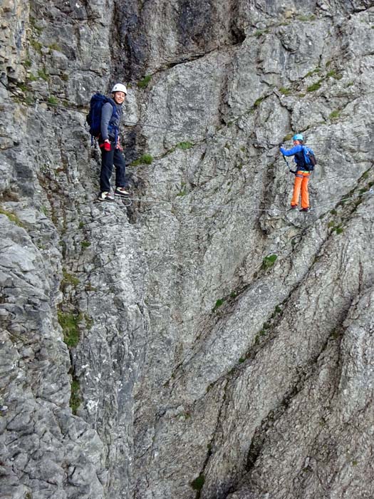 ... und eine Schluchtenquerung mittels Seilbrücke sorgen für Abwechslung