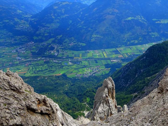 Tiefblick vom Schartl auf den Steinkarturm