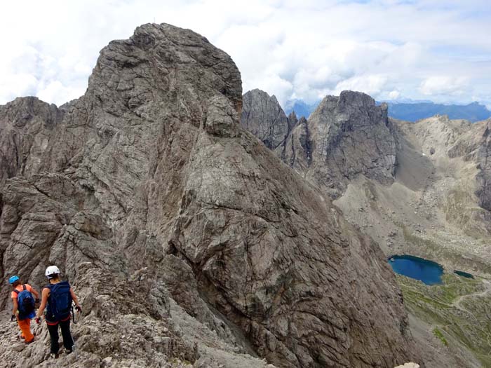 auf dem Weg über drei weitere tiefe Scharten zur Gr. Sandspitze