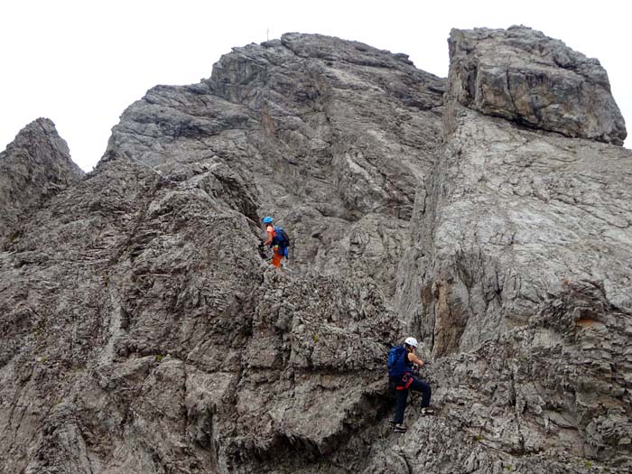 am kurzen Gipfelgrat der Kl. Galitzenspitze, rechts der Daumen