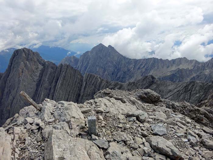 im OSO Keilspitze und Hochstadel (dessen Nordwand im Archiv Klettern)