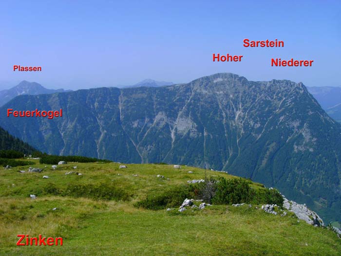 wie ein Aussichtsaltar beherrscht der Sarstein das innere Salzkammergut und zwingt die Traun zu einem erheblichen Umweg rund um seine steile Flanken; hier der Gipfelkamm von O