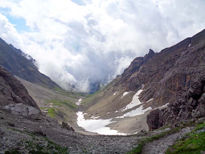 Blick nach SO hinunter ins Scharnitzkar, ...