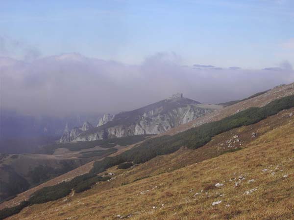 die Westabdachung des Raxplateaus mit dem Habsburghaus