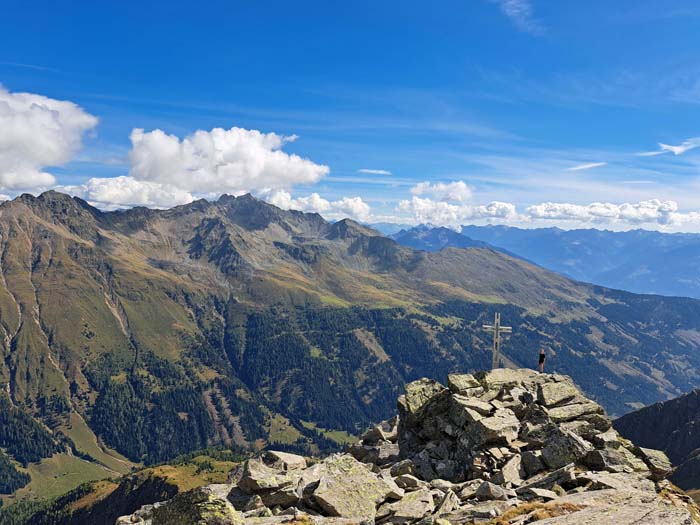 ... steht Ronja bereits am Östlichen Sattelkopf