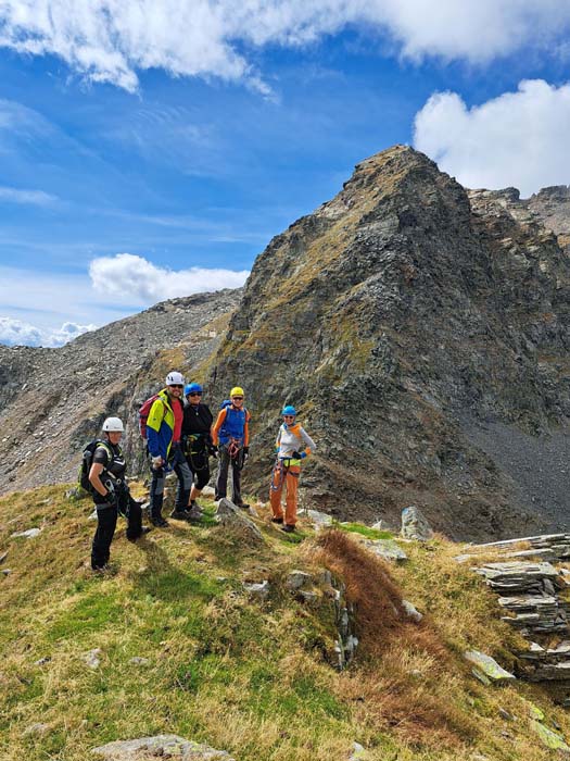 ... den Gipfel des 1. (westl.) Sattelkopfs; Blick gegen den Ostgrat der Schleinitz, ...