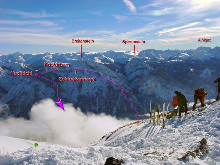 unsere Runde von Norden, dahinter gestaffelt Karnischer Hauptkamm und Sappada-Dolomiten