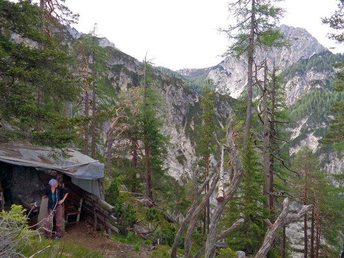 ein behaglicher Unterstand am Viehwebenscheitel, auf gut 1500 m hoch über der Griesbachschlucht