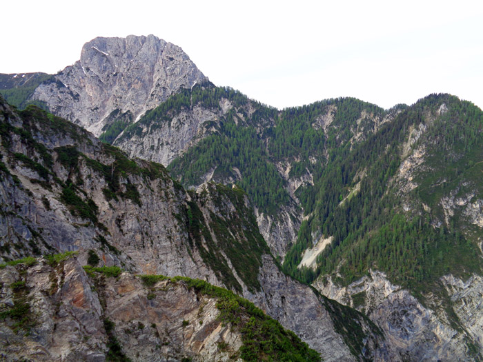 Spitzenstein und Rainerberg hoch über der wilden Griesbachschlucht