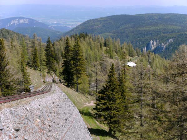 ... hinüber zur Trasse der Zahnradbahn