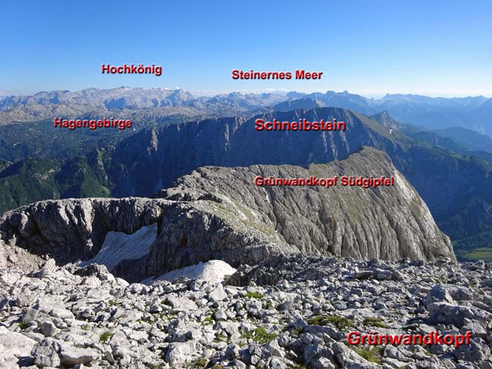 Schneibstein von Norden (Kuchler Kamm); den Abstieg nehmen wir über den grünen Nordwestkamm nach rechts zum Carl von Stahl-Haus (außerhalb des Bildrands)