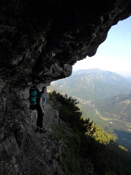 erinnert fast an die Klettersteige in der Brenta; Blick auf das Trauntal und die Zimnitz (Leonsberg)
