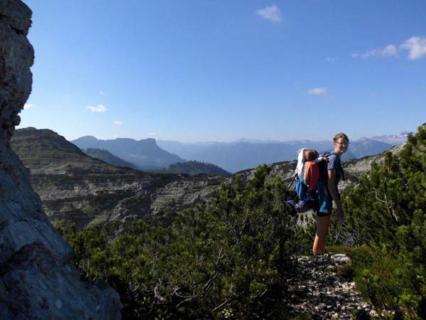 am Kamm Richtung Mittagkogel; die Felsnase links hinten ist der Loser