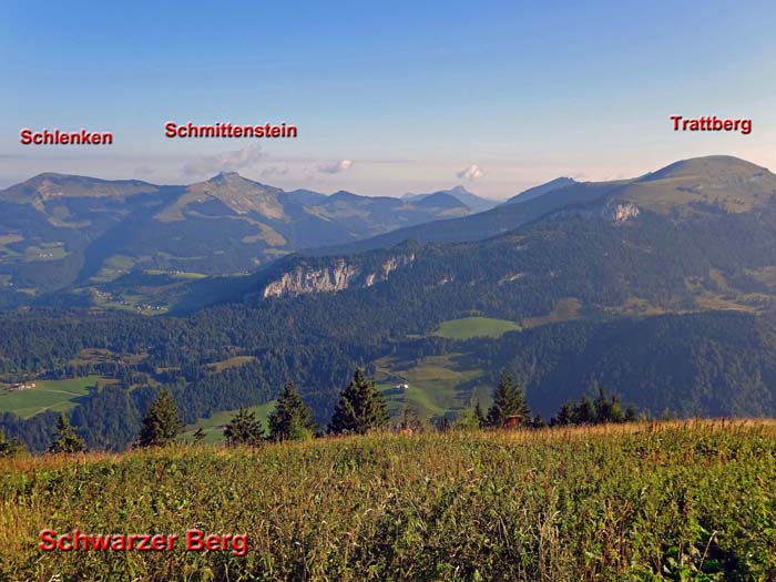 im Norden weitere beliebte Wanderberge der Osterhorngruppe (Trattberg mit Ronjas Tourenschlitten im Archiv Schitouren)