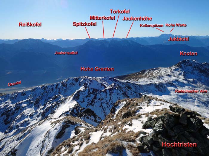 hinter dem Drautal Gailtaler Alpen und Karnischer Hauptkamm