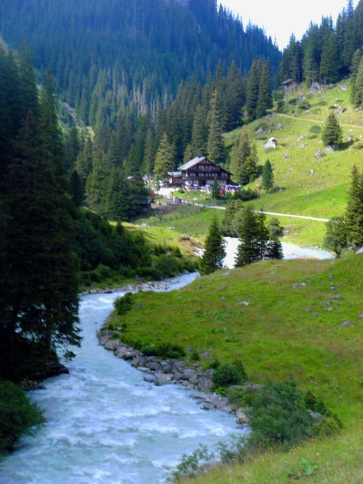 das Wirtshaus Berndlalm über den Mäandern des Obersulzbaches