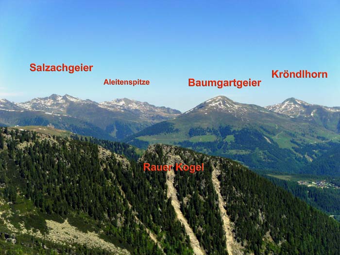 nach weiteren 300 Hm mit den Bergen der Kitzbüheler Alpen im N ...