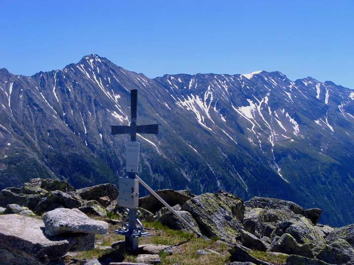 im WSW der Söllnkarkogel im Scheitel des Krimmler Kammes der Venedigergruppe