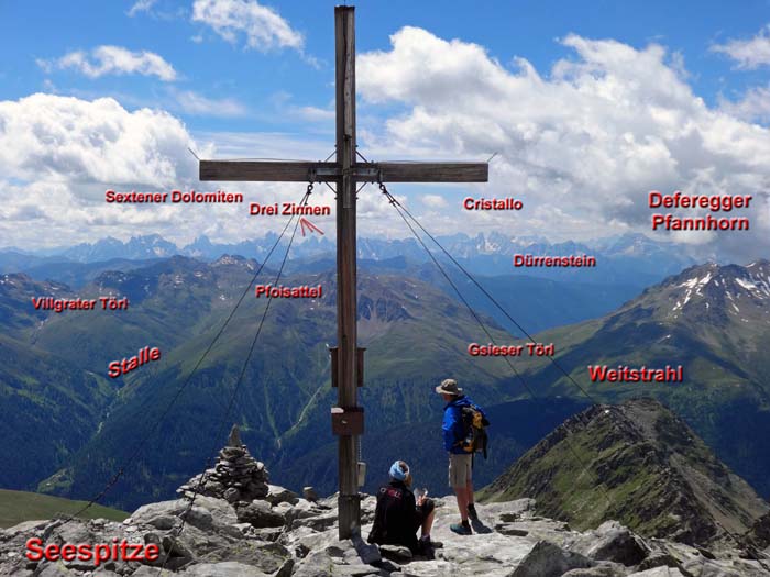 im Süden über den Villgratner Bergen die Prachtansicht der Dolomiten