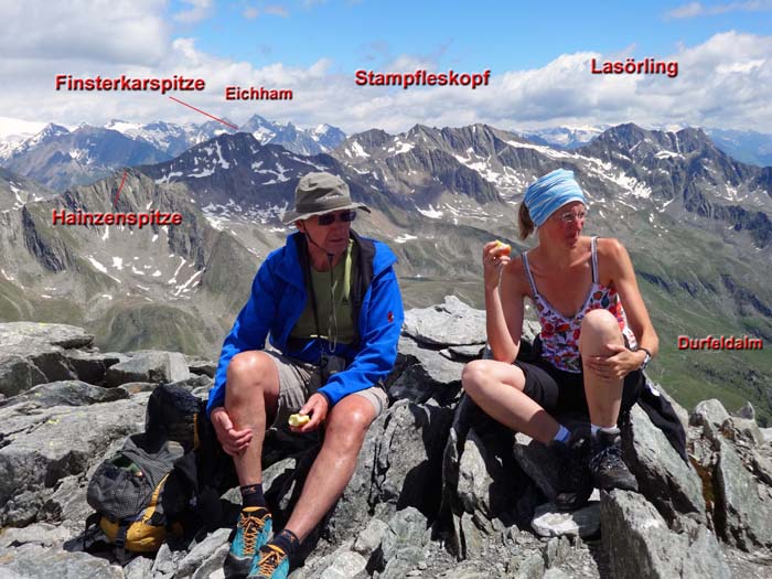 daran anschließend der westl. Teil des Lasörlingkamms bis zum wolkenverhangenen Großglockner