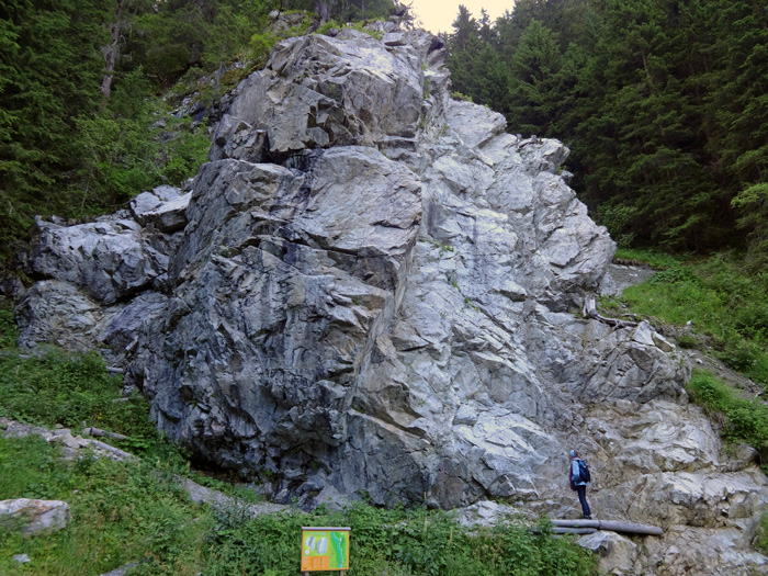 zum Abschluss noch der versprochene Kletterfelsen in der Trojer Almbachschlucht: s'Kasermandl