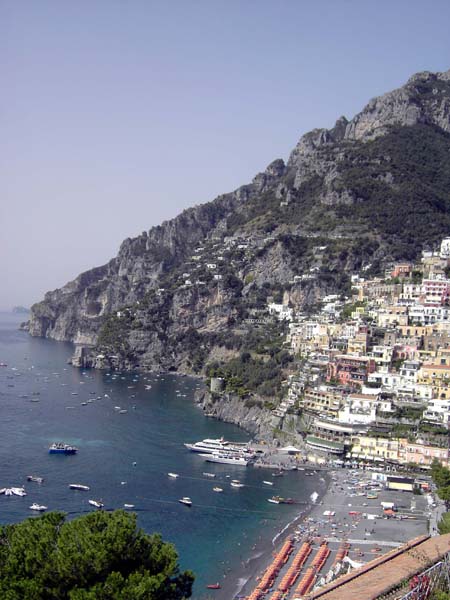 der Strand von Positano ist nur zu Fuß oder mit dem Boot zu erreichen