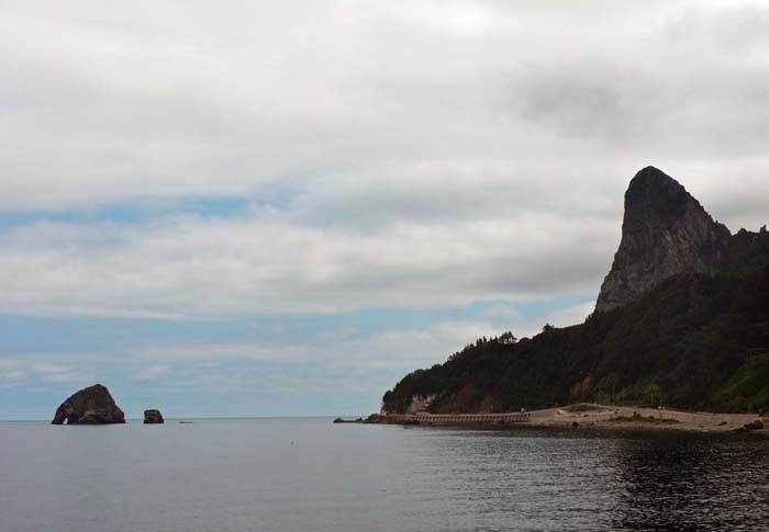  ... oder der 400 m hohe Songgotbong, draußen im Meer der Elefantenfelsen