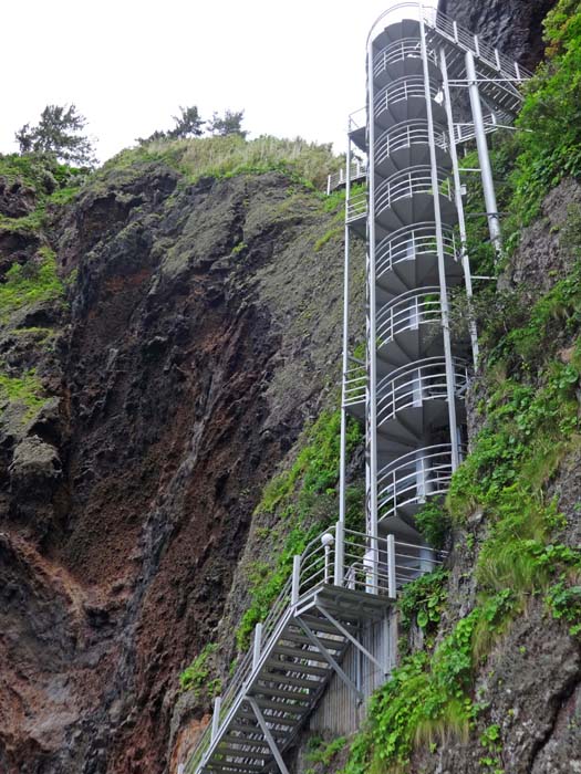 ein derartiges Bauwerk im Verlauf eines Wanderweges ist weltweit wohl einmalig