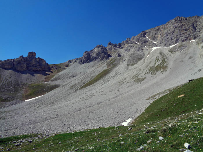 über uns die Lämpermahdspitze in der Fortsetzung des Serleskammes in Richtung Habicht