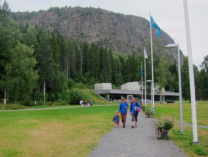 Infozentrum für den Nationalpark: das Naturum Höga Kusten am Fuß der 250 m hohen Skuleberg Ostwand