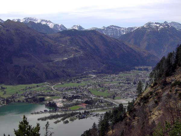 Blick vom Sattel gegen SSO auf Ebensee und Totes Gebirge