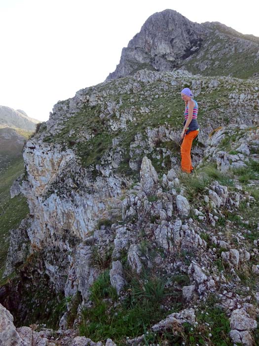 frühmorgens am Westkamm des Monte Passo del Lupo; kleinere Felsstufen kann man einfach erklettern oder rechts umgehen