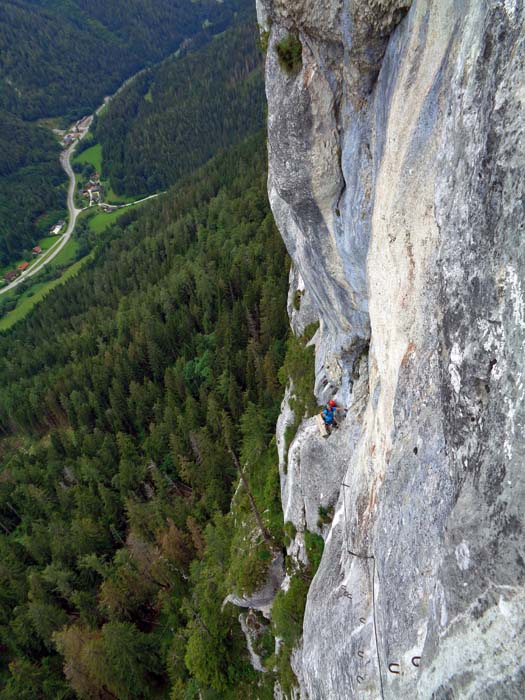 Rückblick auf den „Verdauungsspaziergang“, es folgt das „Bluadige Eck“