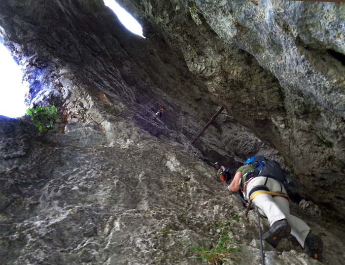 ... zur Kirchbogenhöhle, ...