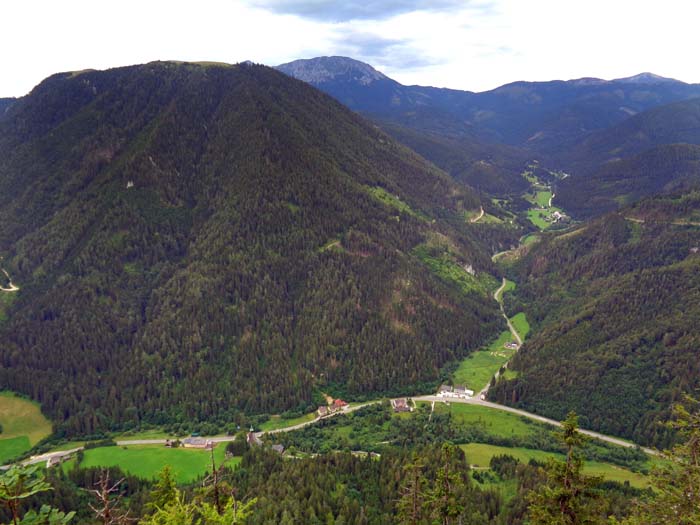 Gipfelblick auf Wegscheid und die Hohe Veitsch