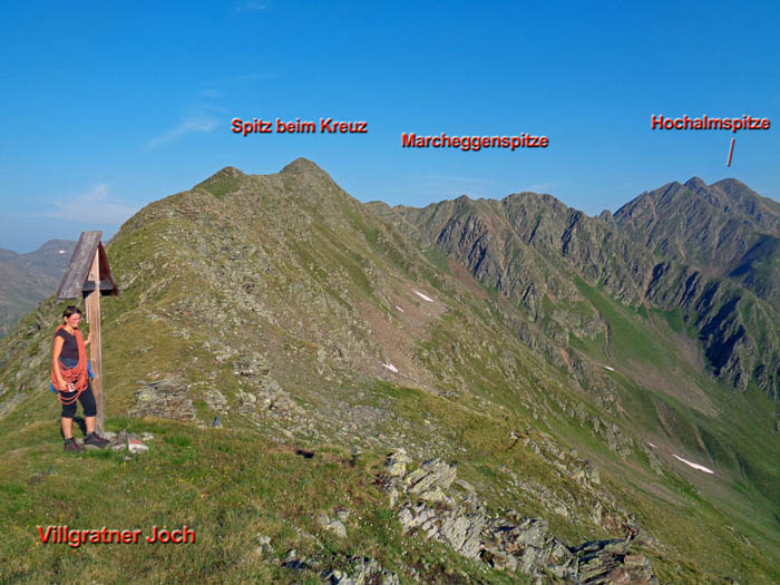 das Hoferkreuz am Villgrater Joch, dem Übergang zwischen Winkeltal und Bloshütte/Defereggental; da wir nicht genau wissen was auf uns zukommt, hat Ulli ein Seil dabei, welches wir aber bis hinters Degenhorn nicht brauchen werden