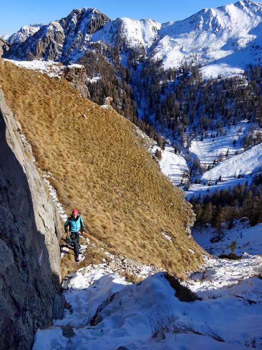 ... öffnet sich die schattige Schlucht ...