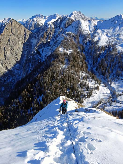 Blick über die Folmasaialm auf das wilde Abarautloch zwischen Breitenstein und Alplspitze