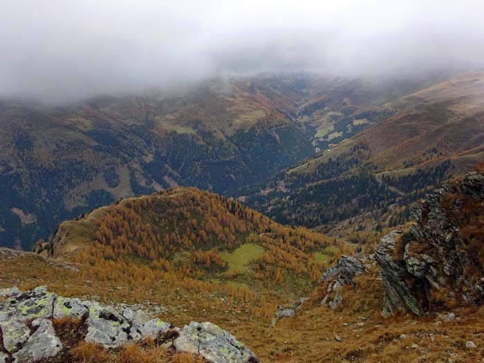 ... und bald breitet sich das Rottensteiner Tal vor uns aus; der Aufstieg von dieser Seite erspart immerhin 600 Hm