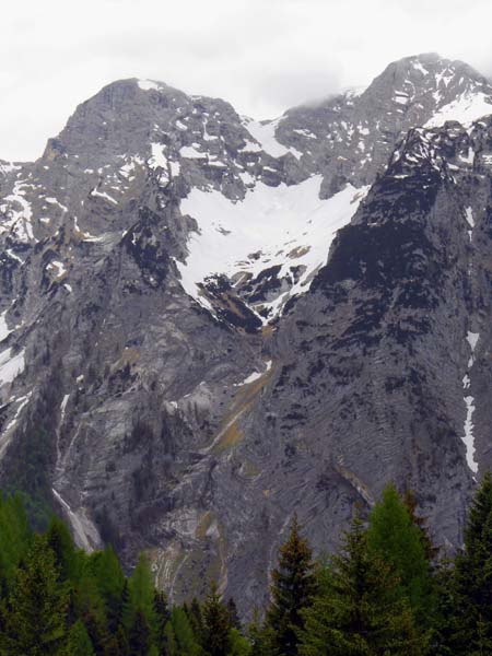 Detail aus dem vielfältigen Winterangebot des Stodertales: auch hier wird mit Schi abgefahren - das Plantal zwischen Hochplanberg (links) und Hebenkas