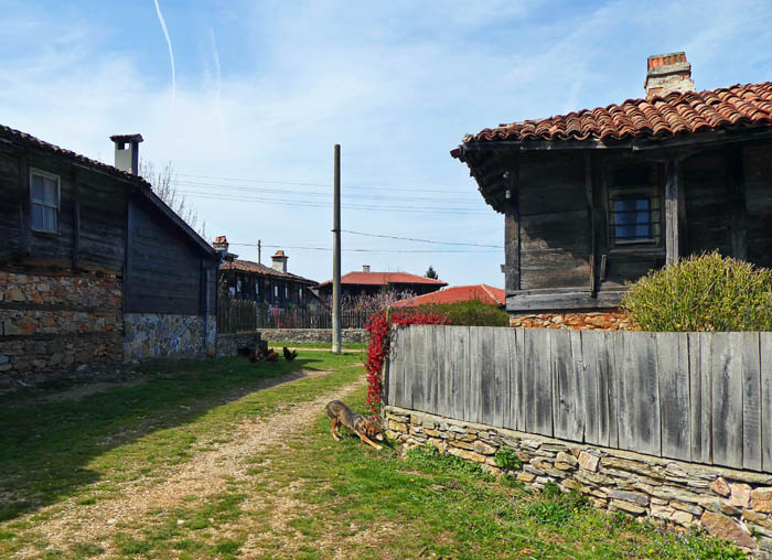 ein Abstecher von 15 km führt uns ins sehenswerte Museumsdorf Brashlyan