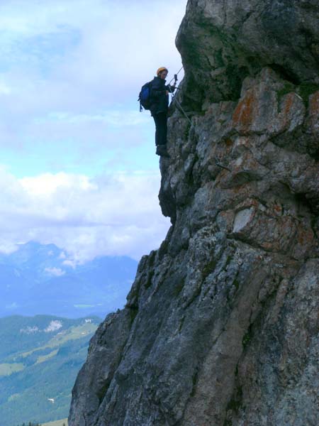 ... geht's über die aussichtsreiche Kante empor