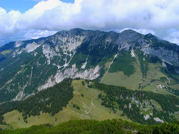 im NW der Zahme Kaiser