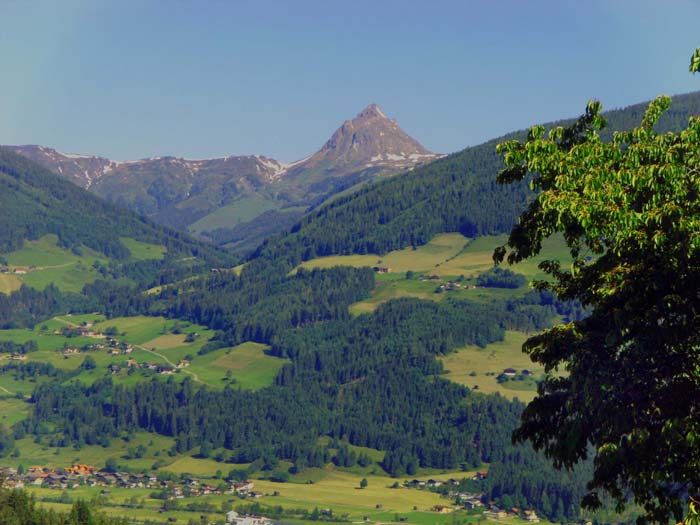 am Ausgangspunkt Berghof ist im NW der Gr. Rettenstein, die markanteste Berggestalt der Kitzbüheler Alpen, kaum zu übersehen