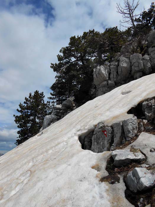 erstaunlich viel Schnee in der NW-Flanke